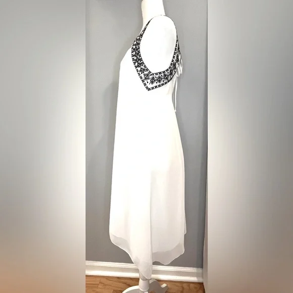 BCBGeneration Sheer, Flowing White Sleeveless Dress with Lining - Picture 5 of 13